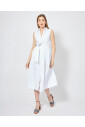 robe-midi-blanche-avec-a-la-taille