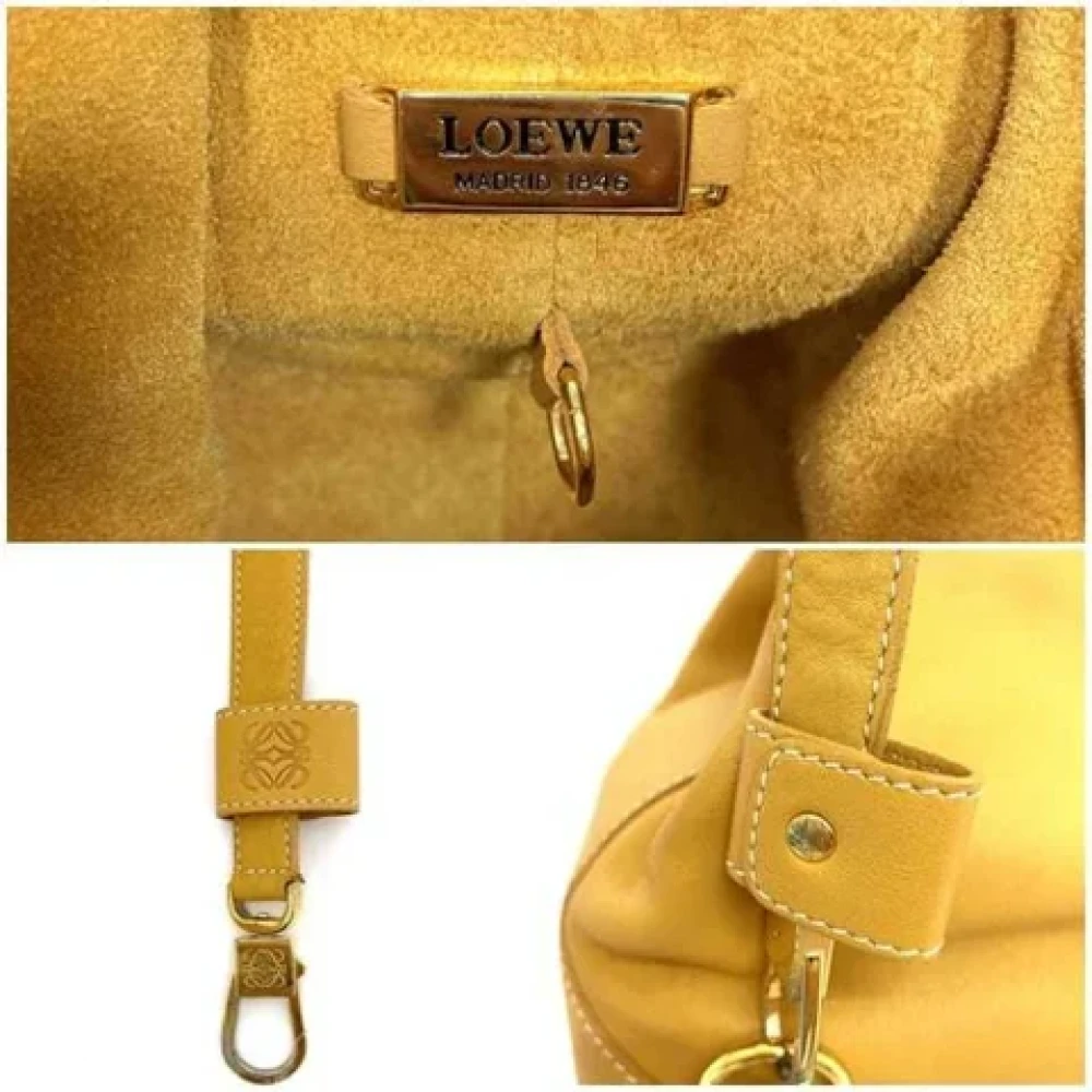 Loewe Pre-owned Leather crossbody-bags Orange Dames