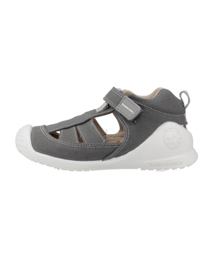 basic-sandaal-voor-zomeroutfits