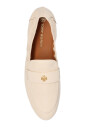 mocassins-creme-en-daim-logo-dore