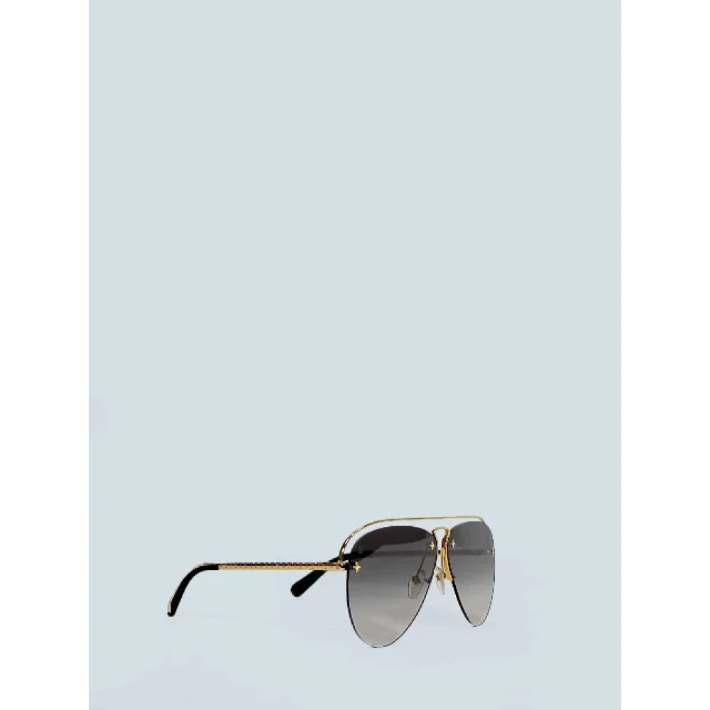 Louis Vuitton Vintage Pre-owned Glass sunglasses Black Dames