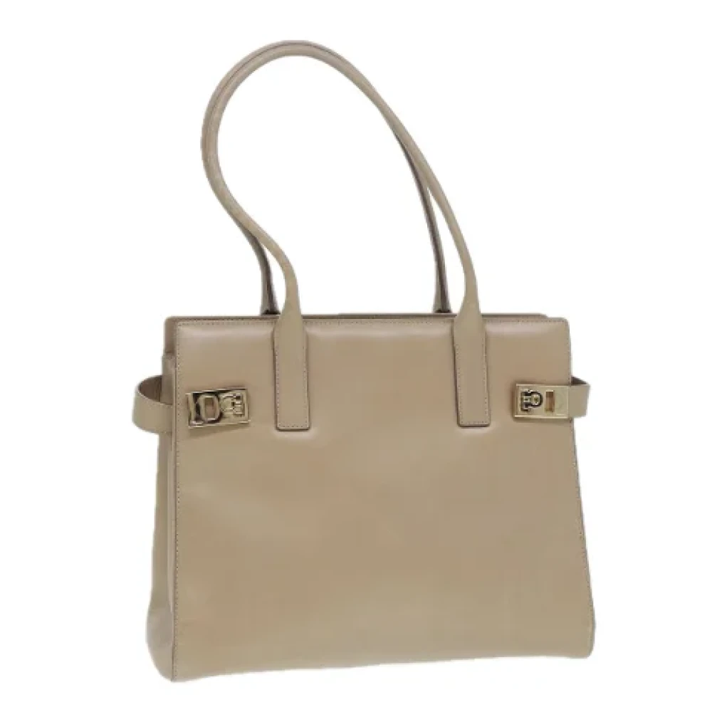 Salvatore Ferragamo Pre-owned Leather shoulder-bags Beige Dames