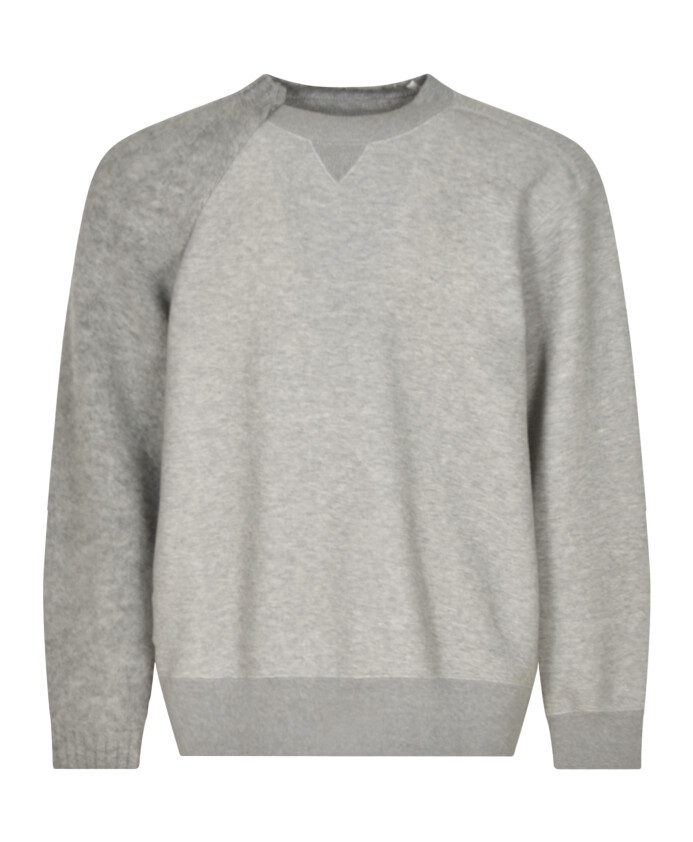 pull-gris-avec-un-design-unique