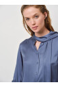 blouse-en-soie-bleu-tempete-avec-dos-en-georgette
