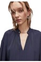chemisier-bleu-en-georgette-col-en-v