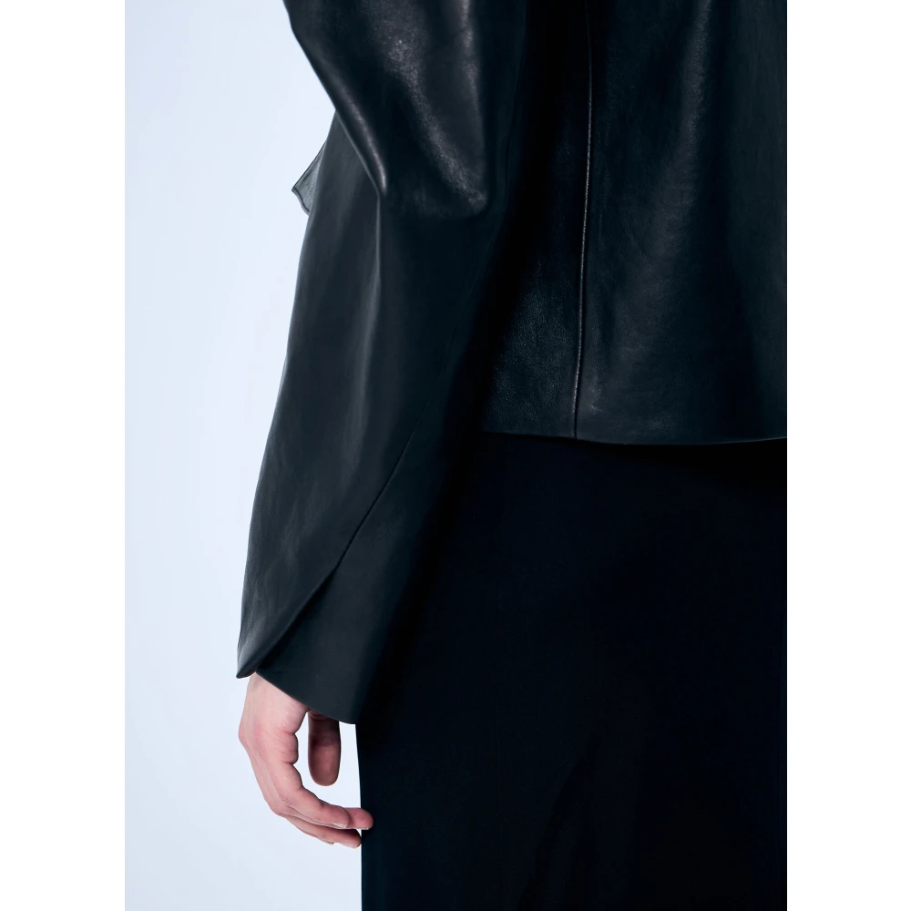 Khaite Glad leren knoopjasje Black Dames