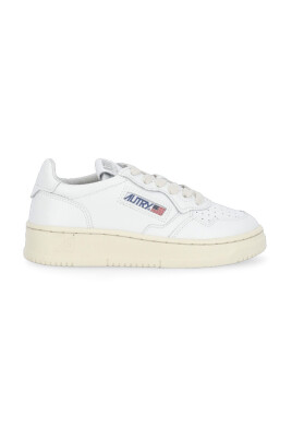 baskets-en-cuir-blanc-pour-garcon