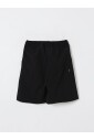enfants-noirs-shorts-decontractes-design-leger
