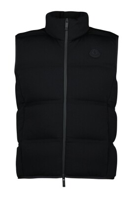 black-sleeveless-vest-spring-summer-2025