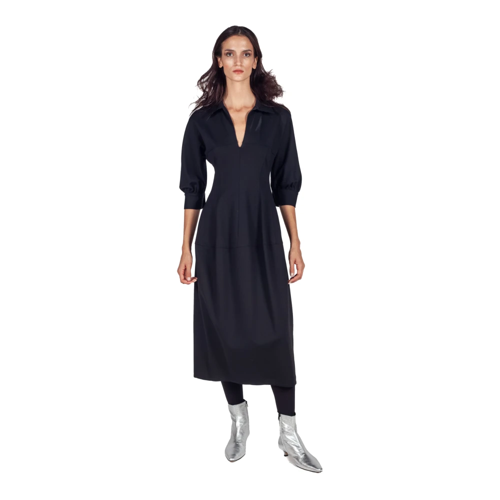 Liviana Conti Zwarte Midi Jurk met Kraag en Magyar Mouwen Black Dames