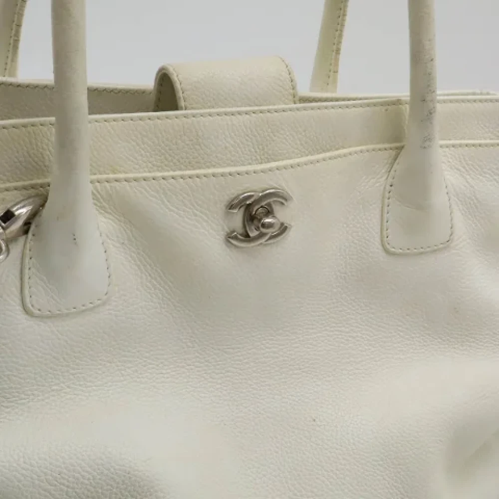 Chanel Vintage Pre-owned Leather totes White Dames