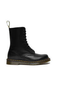 Schnürstiefel