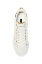 sneakers-en-cuir-blanc-avec-applications-de-logo-dore-et-blanc
