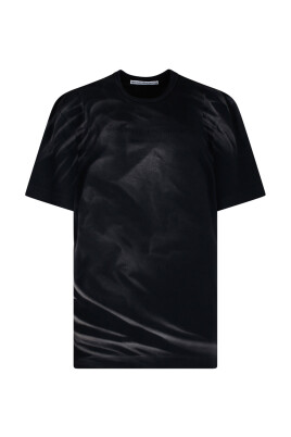 t-shirt-noir-avec-logo-en-relief