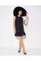 mini-robe-noire-peplum-a-volants
