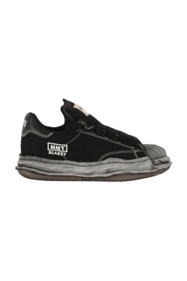 canvas-sneakers-with-puffer-tongue-design
