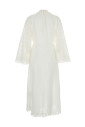 robe-midi-en-dentelle-blanche-avec-col-montant