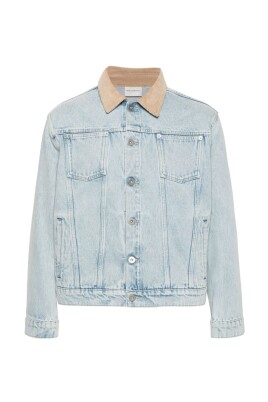 light-blue-denim-jacket-stylish-fashion