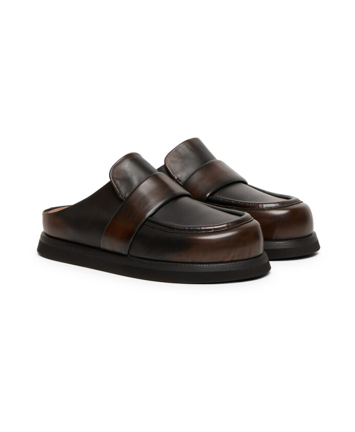 sabots-en-cuir-cire-noir-style-traditionnel