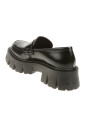 mocassin-en-cuir-noir-avec-semelle-en-caoutchouc