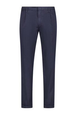 elastic-pleated-chinos