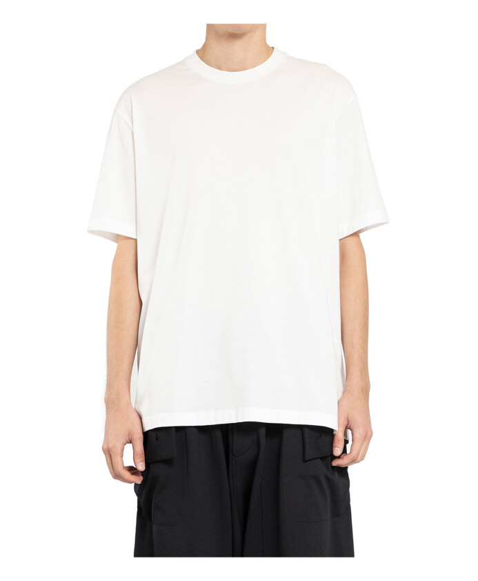 t-shirt-blanc-avec-logo-graphique