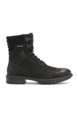 Höga stövlar gjorda av mocka och nubuck