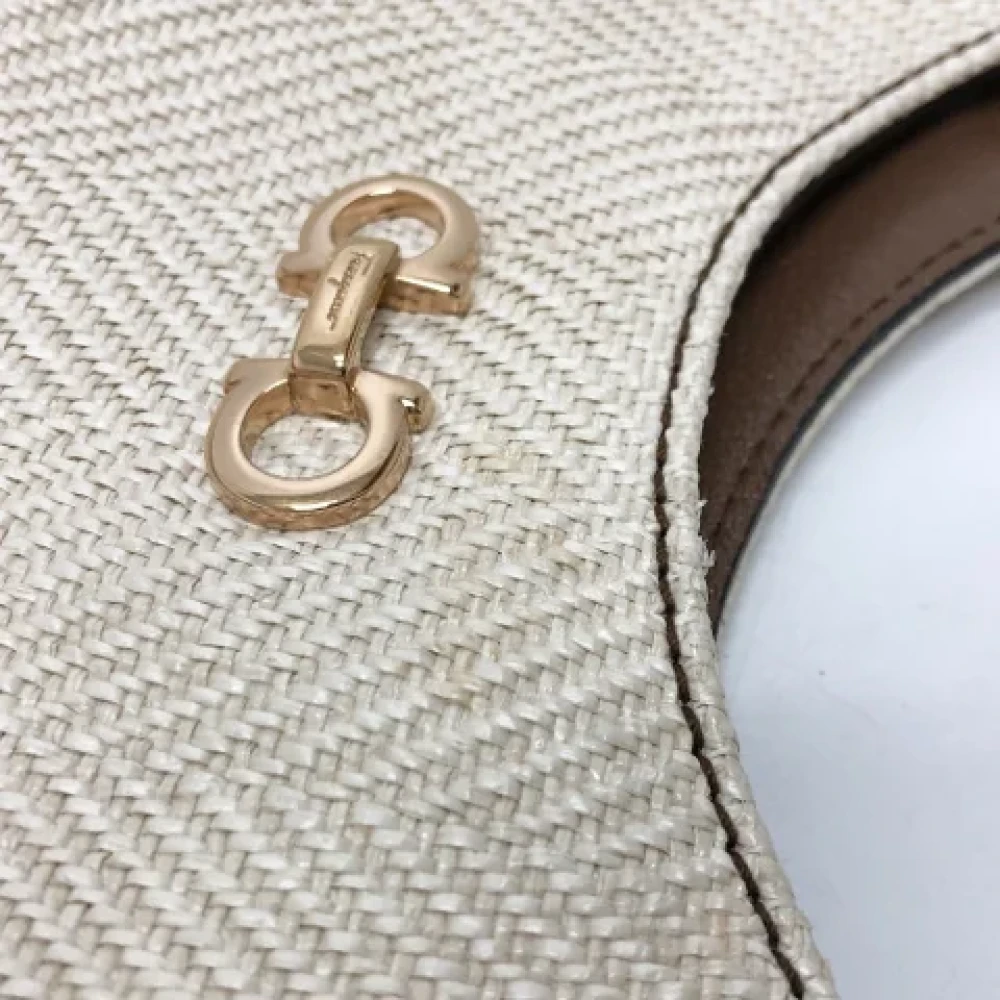 Salvatore Ferragamo Pre-owned Fabric shoulder-bags Beige Dames