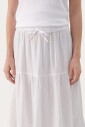 rok-met-elastische-taille-en-mooie-beweging