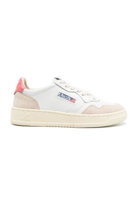 sneakers-en-cuir-blanc-design-chic