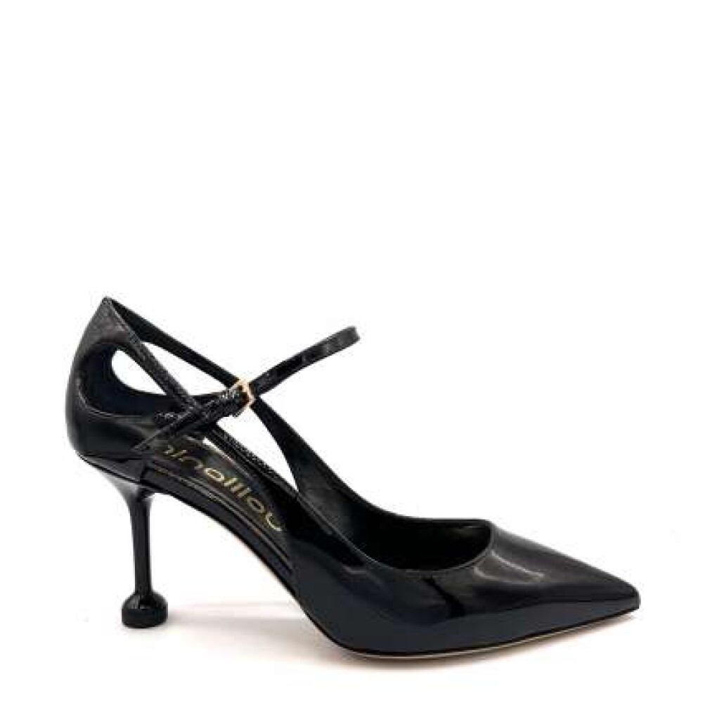 Shop fashion from Ninalilou