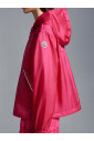 vestes-fuchsia-avec-capuche-ajustable