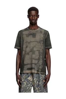 superlogo-t-shirt-with-artistic-touch