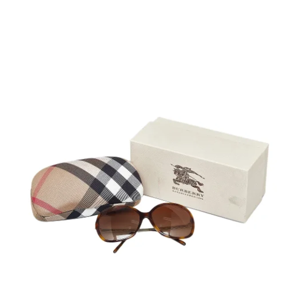 Burberry Vintage Pre-owned Plastic sunglasses Brown Dames