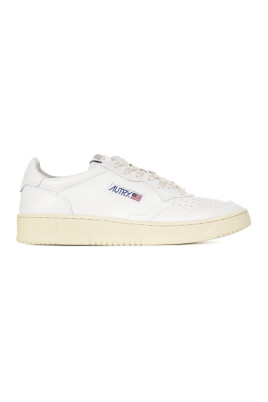 sneakers-en-cuir-blanc-style-vintage