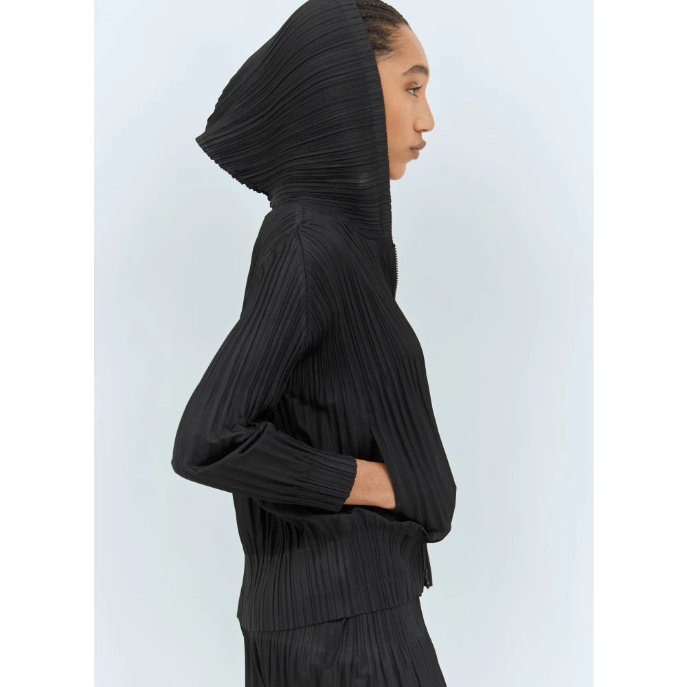 Issey Miyake Geplooide Fluffy Hoodie Black Dames