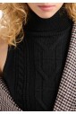 haut-tricote-noir-modele-elegant