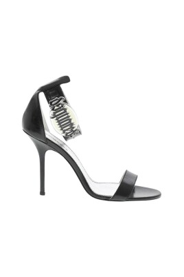 sandales-a-talons-gothiques-avec-logo-en-metal