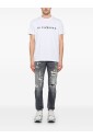 t-shirt-blanc-avec-un-design-unique