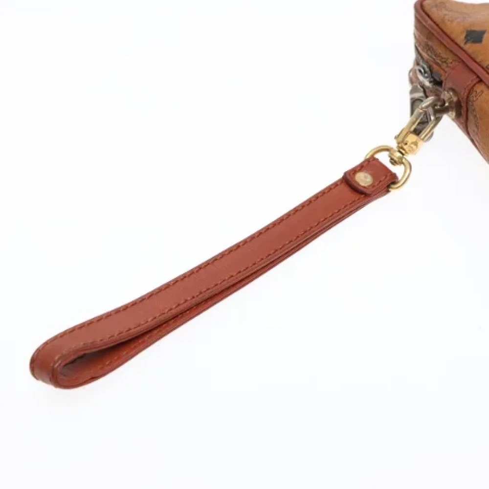 MCM Pre-owned Leather clutches Brown Dames