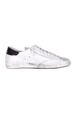baskets-blanches-daim-semelle-caoutchouc