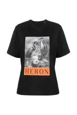 t-shirt-med-grafiskt-tryck