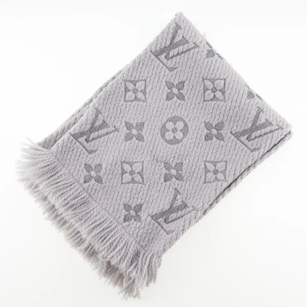 Louis Vuitton Vintage Pre-owned Wool scarves Gray Dames