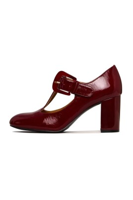 vintage-buckle-patent-leather-pumps-red