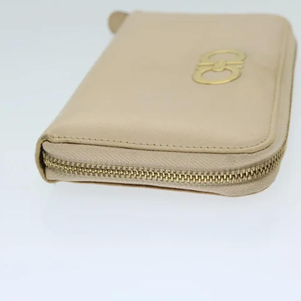 Salvatore Ferragamo Pre-owned Leather wallets Beige Dames