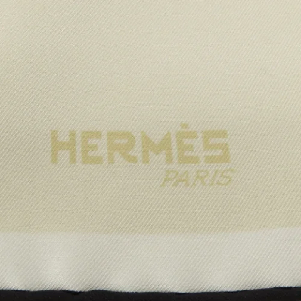 Hermès Vintage Pre-owned Silk scarves White Dames