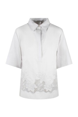 blommig-broderad-bomullsskjorta