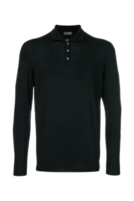 t-shirt-noir-style-decontracte-elegant