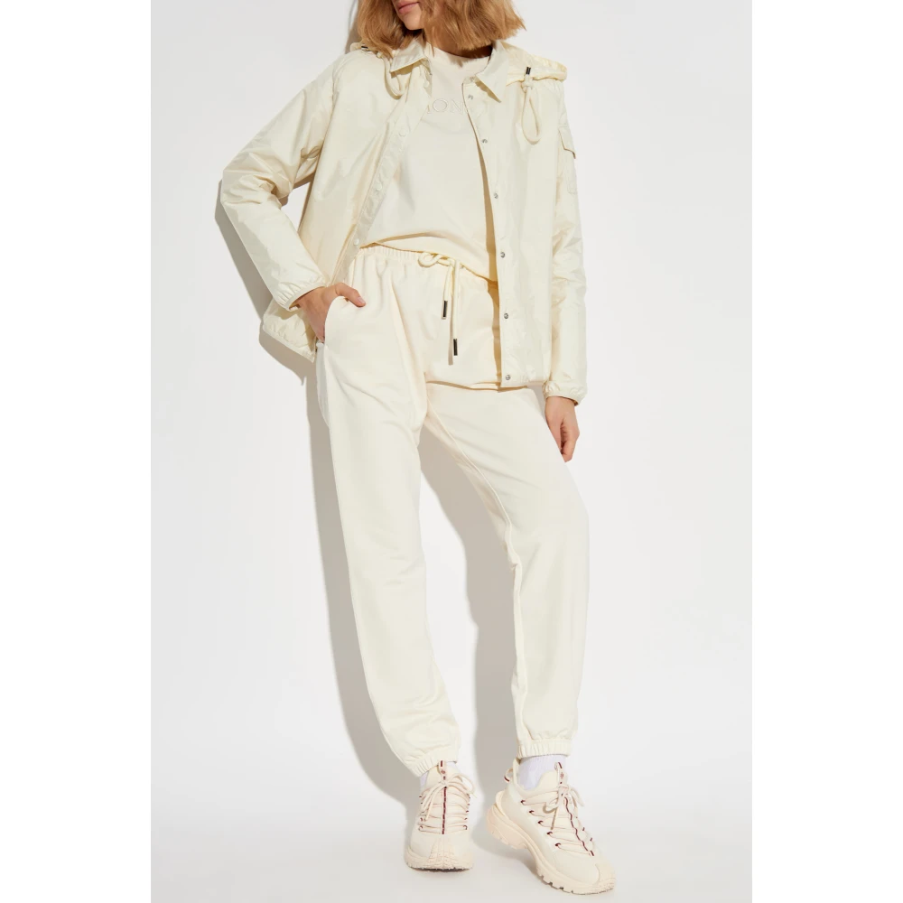 Moncler T-shirt met logo Beige Dames