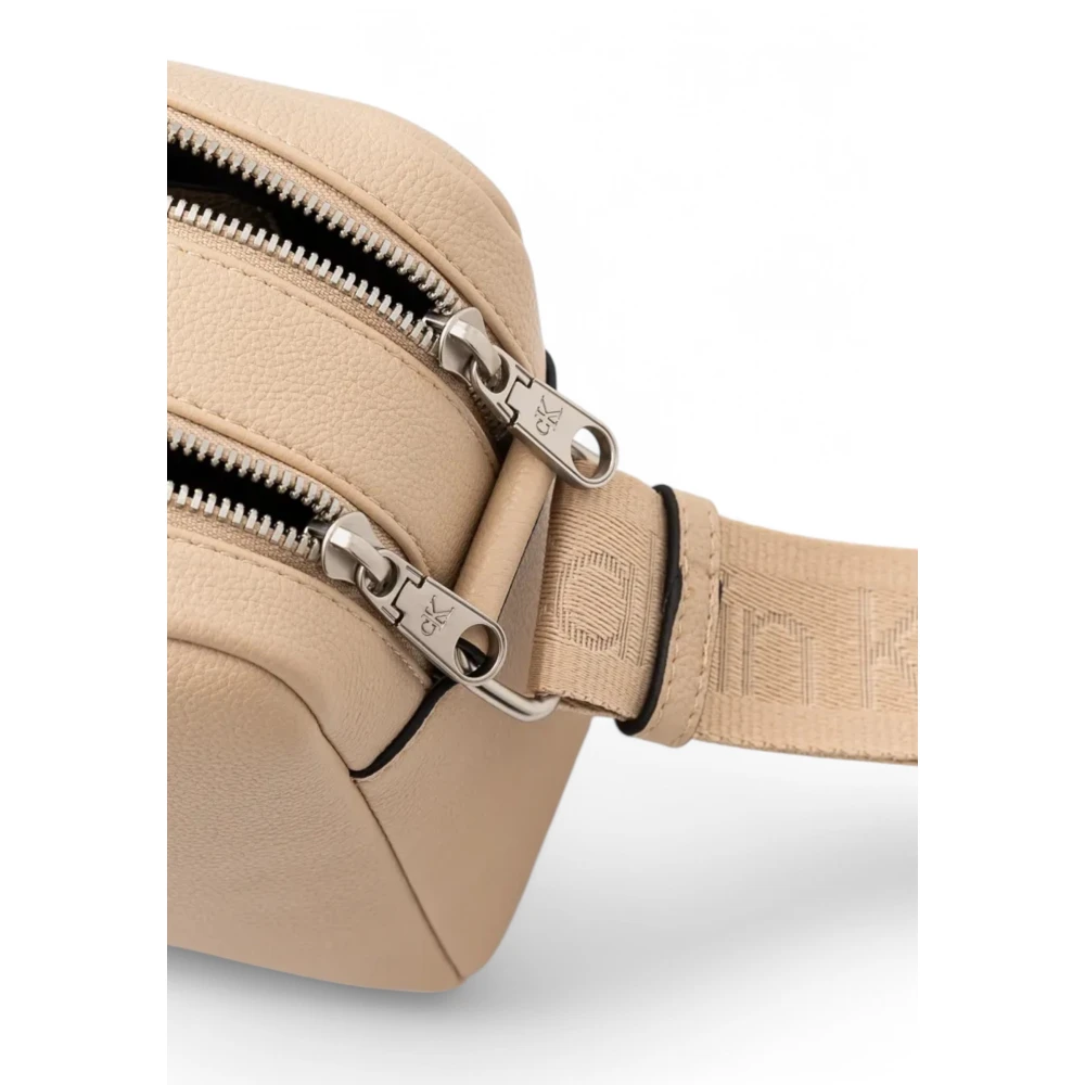 Calvin Klein Jeans Stijlvolle Ritszak met Zakken Beige Dames